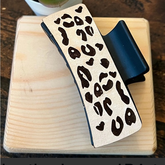 Hair Clips - Picture 2 of 10